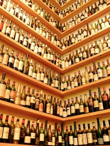 Alkoholin suhteen Lauri on lähes kaikkijuomainen. Myös ruokia hän höystää mieluusti alkoholilla. (KUVA: Pixabay.com)